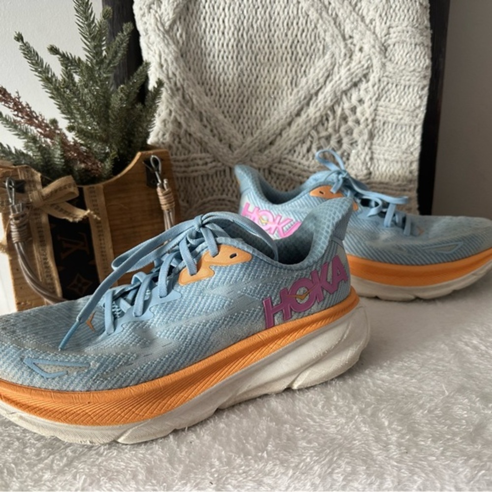 HOKA Clifton 9 Womens Size 8